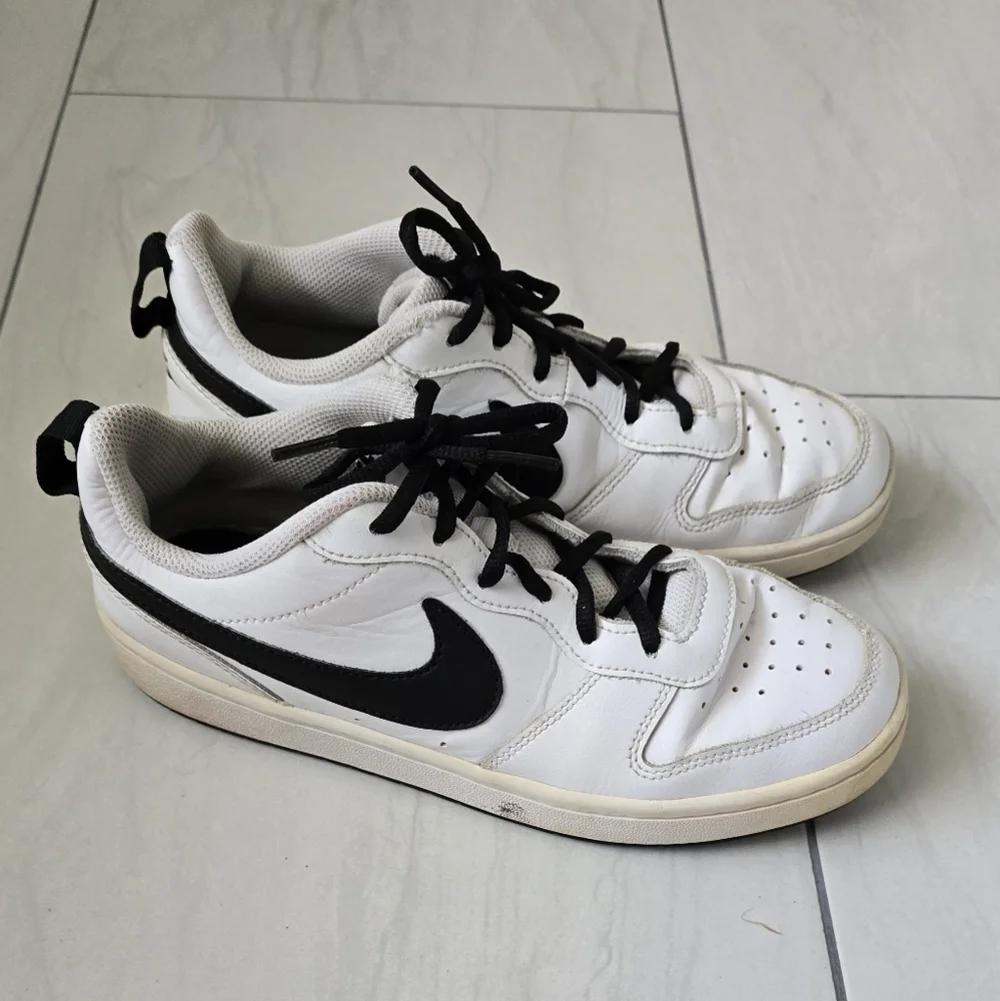 Nike Court Borough Size 6.5Y White Black Casual Sneakers